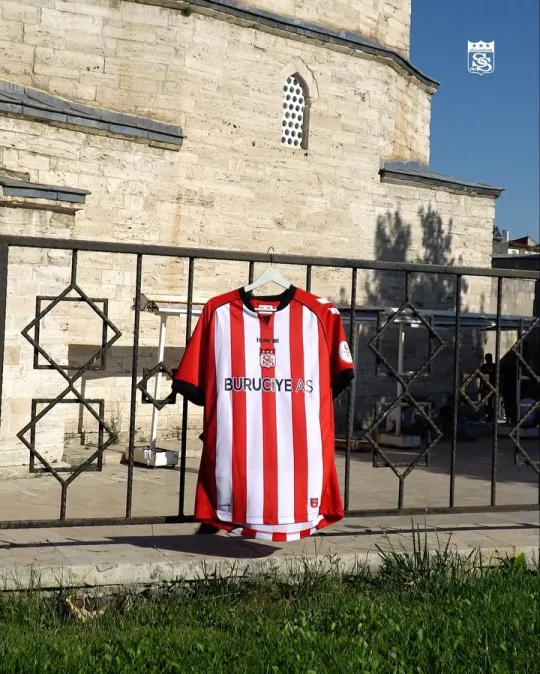Sivasspor Instagram, Forma: Çubuklu formayla sahadayız